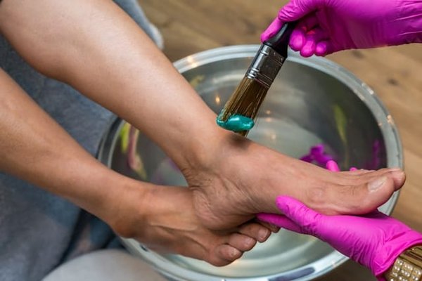 Quelle routine mettre en place pour des jambes douces et hydratées toute l'année?