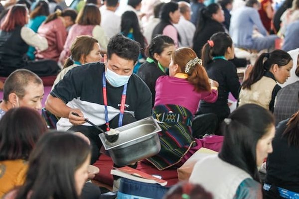 Comment utiliser les bols chantants tibétains pour une méditation approfondie et un alignement des chakras ?